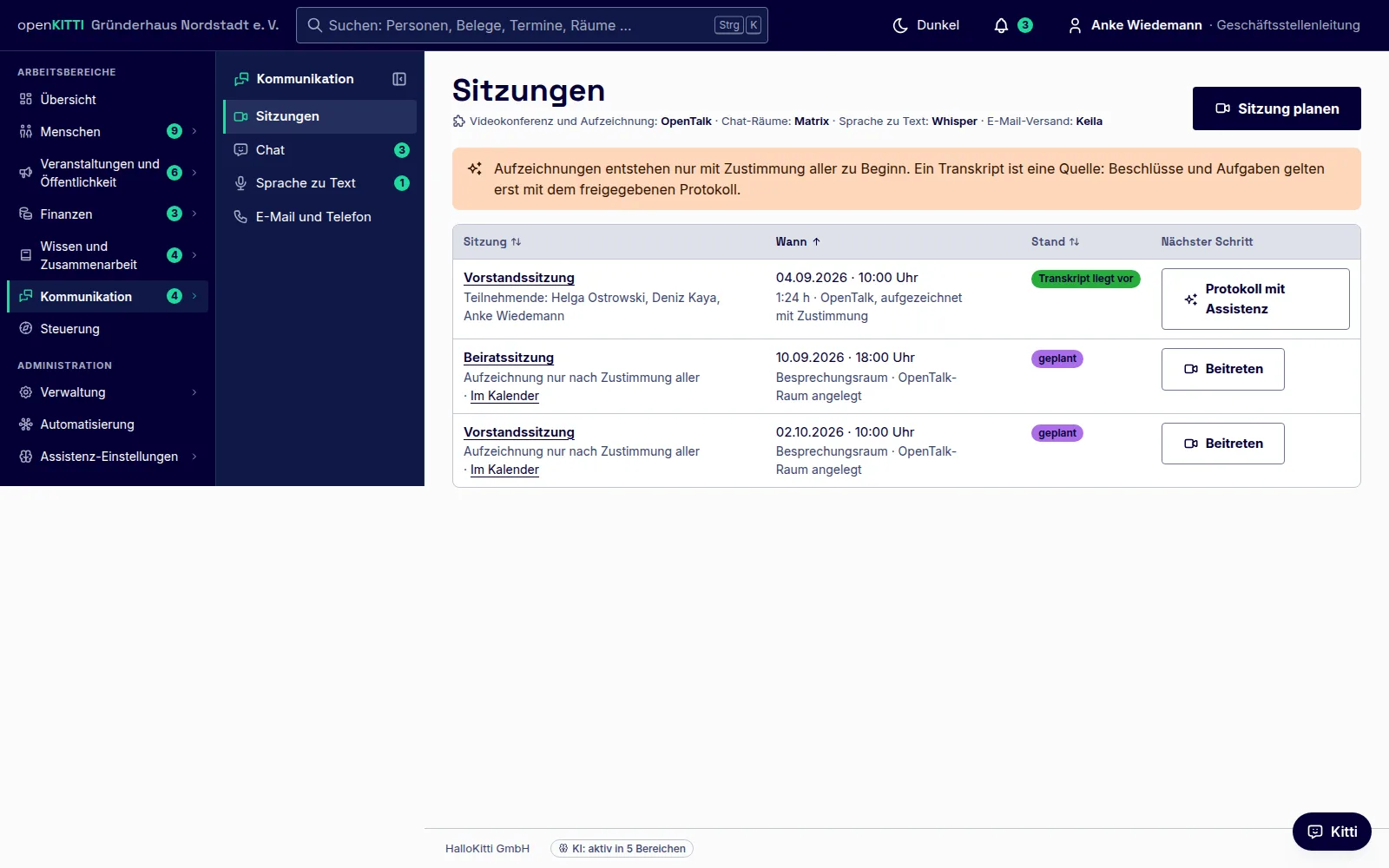 Kommunikation: die Sitzungen mit Zeitpunkt, Stand und dem nächsten Schritt; zu einer Sitzung liegt ein Transkript vor.